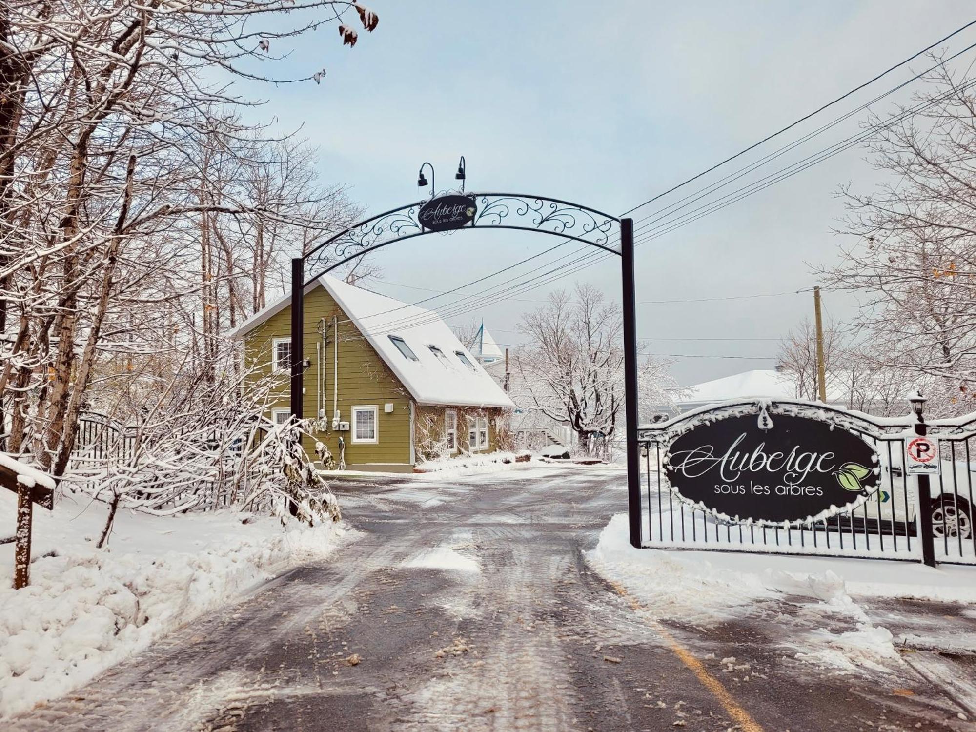 Auberge Sous Les Arbres Gaspé Buitenkant foto
