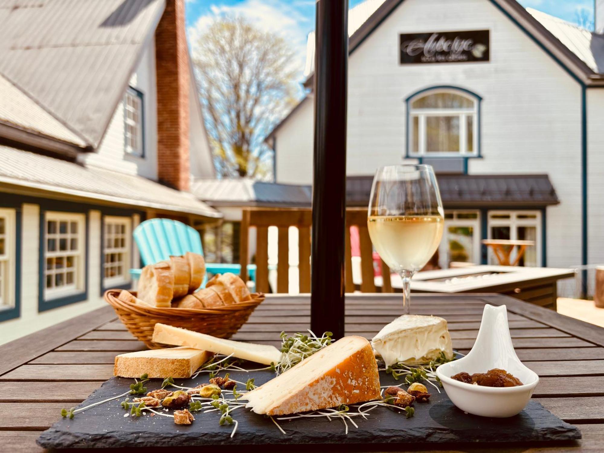 Auberge Sous Les Arbres Gaspé Buitenkant foto