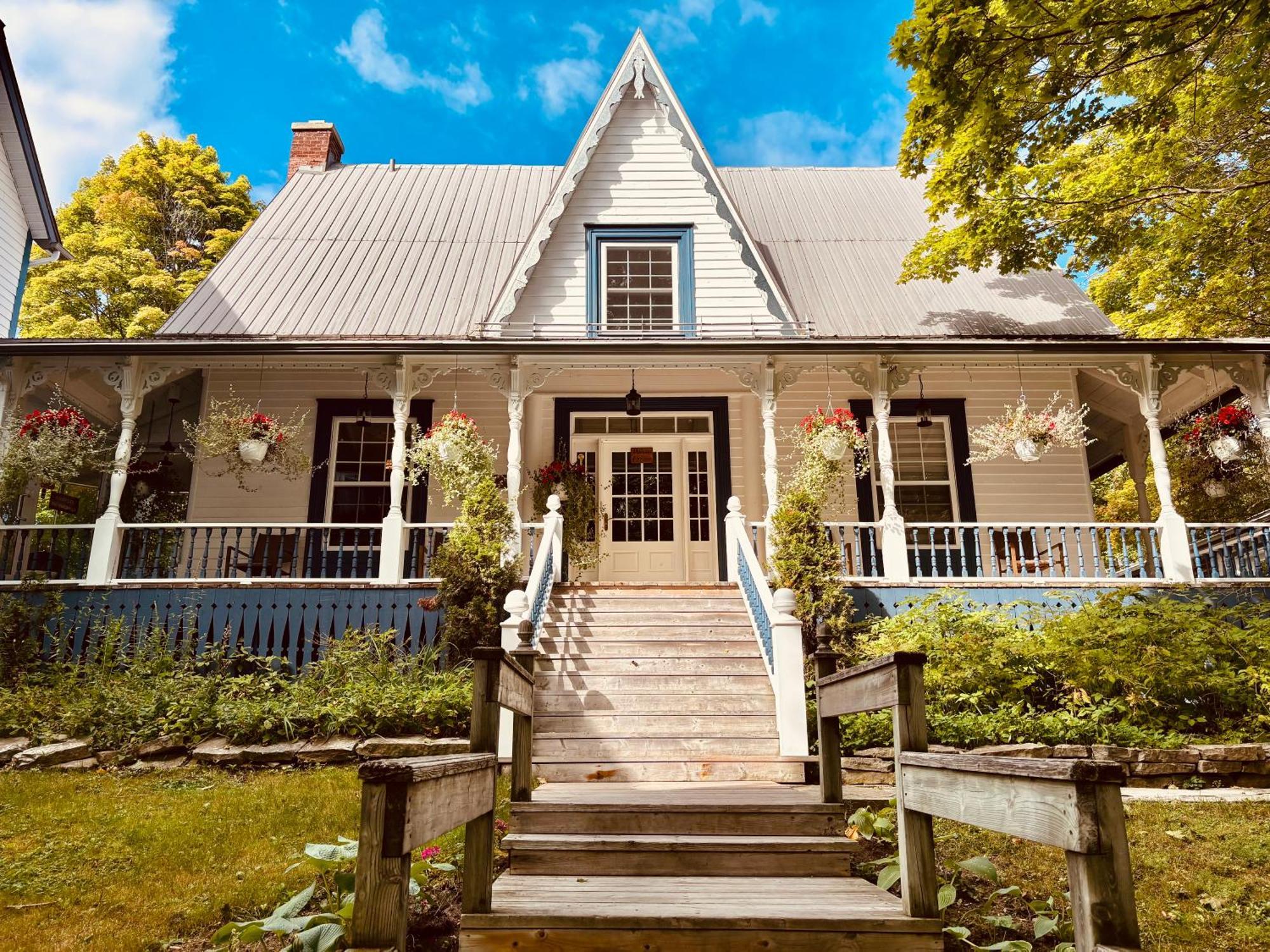 Auberge Sous Les Arbres Gaspé Buitenkant foto