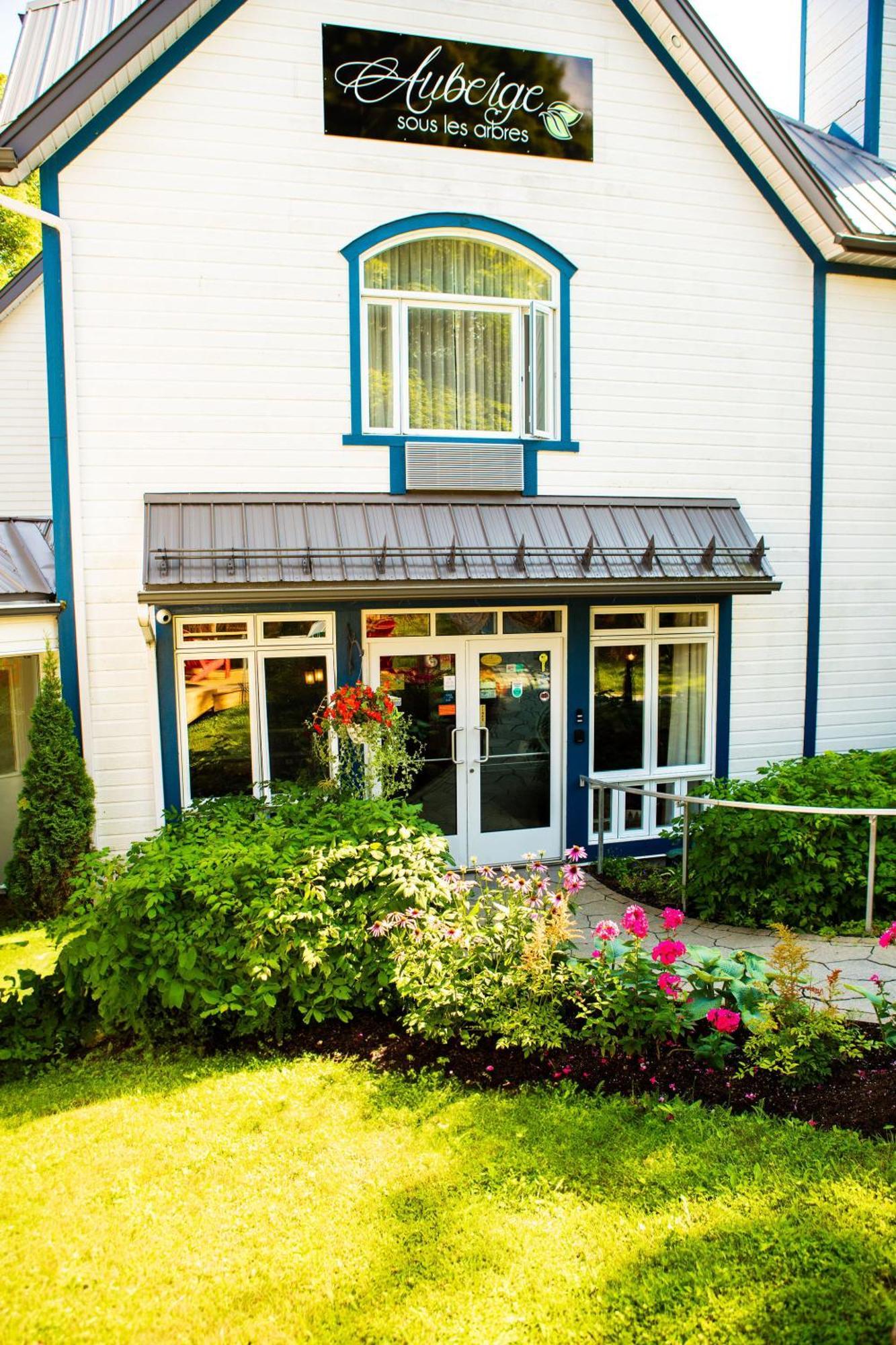Auberge Sous Les Arbres Gaspé Buitenkant foto